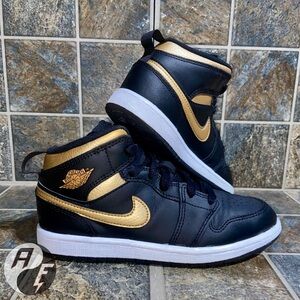 Jordan Retro 1 ‘Black Metallic’ (2Y)